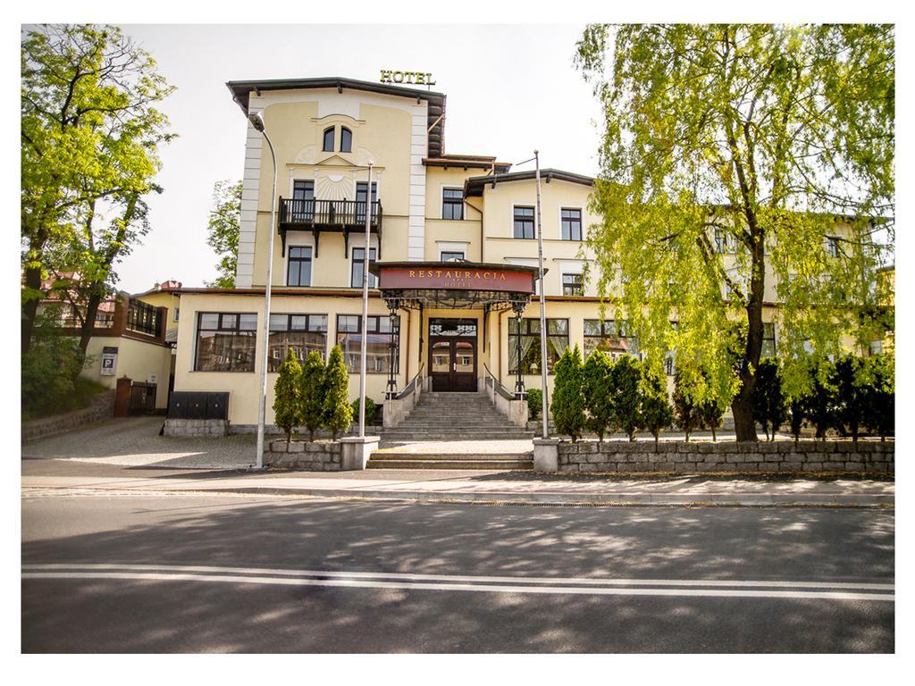 Hotel Fenix Еленя-Гура Экстерьер фото